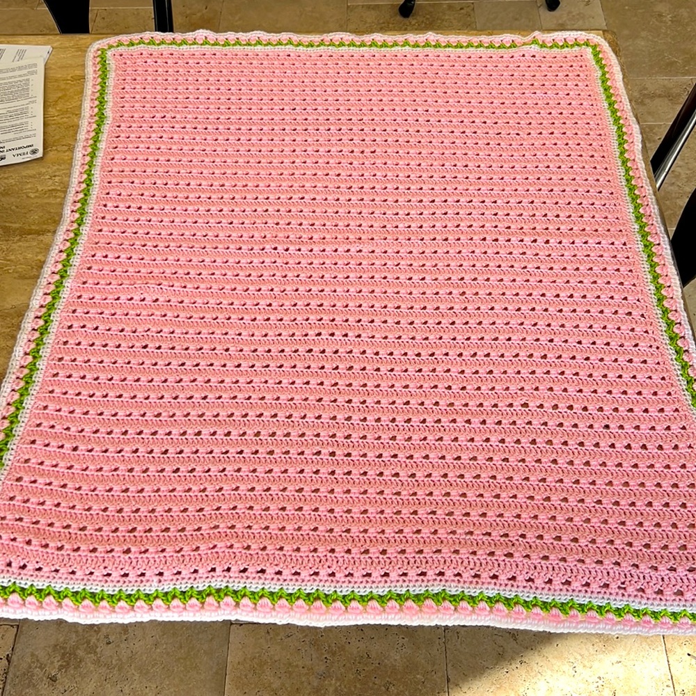 Hand knit baby blanket - Picture 4 of 5